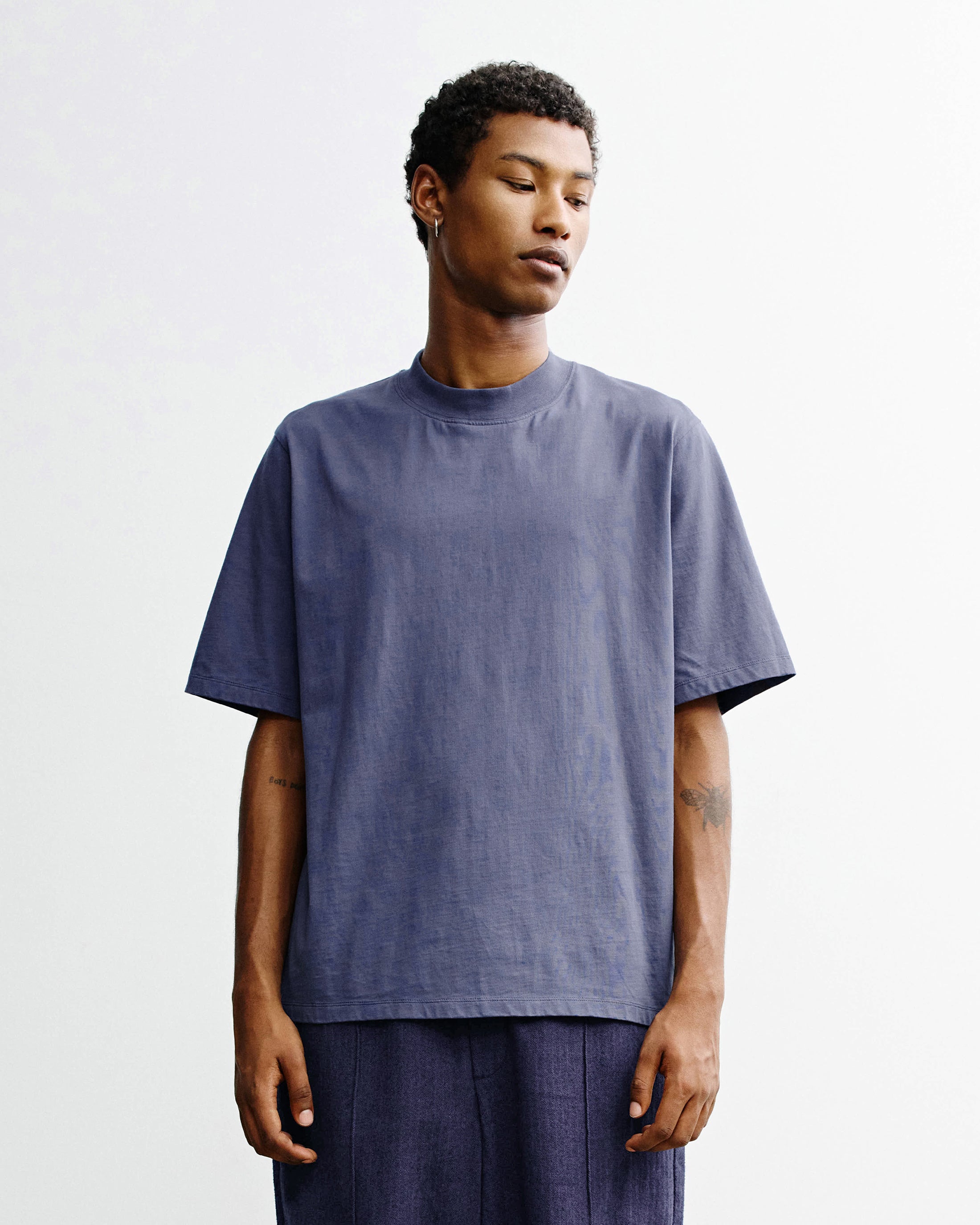 T-Shirt mit Breitem Kragen - Blau