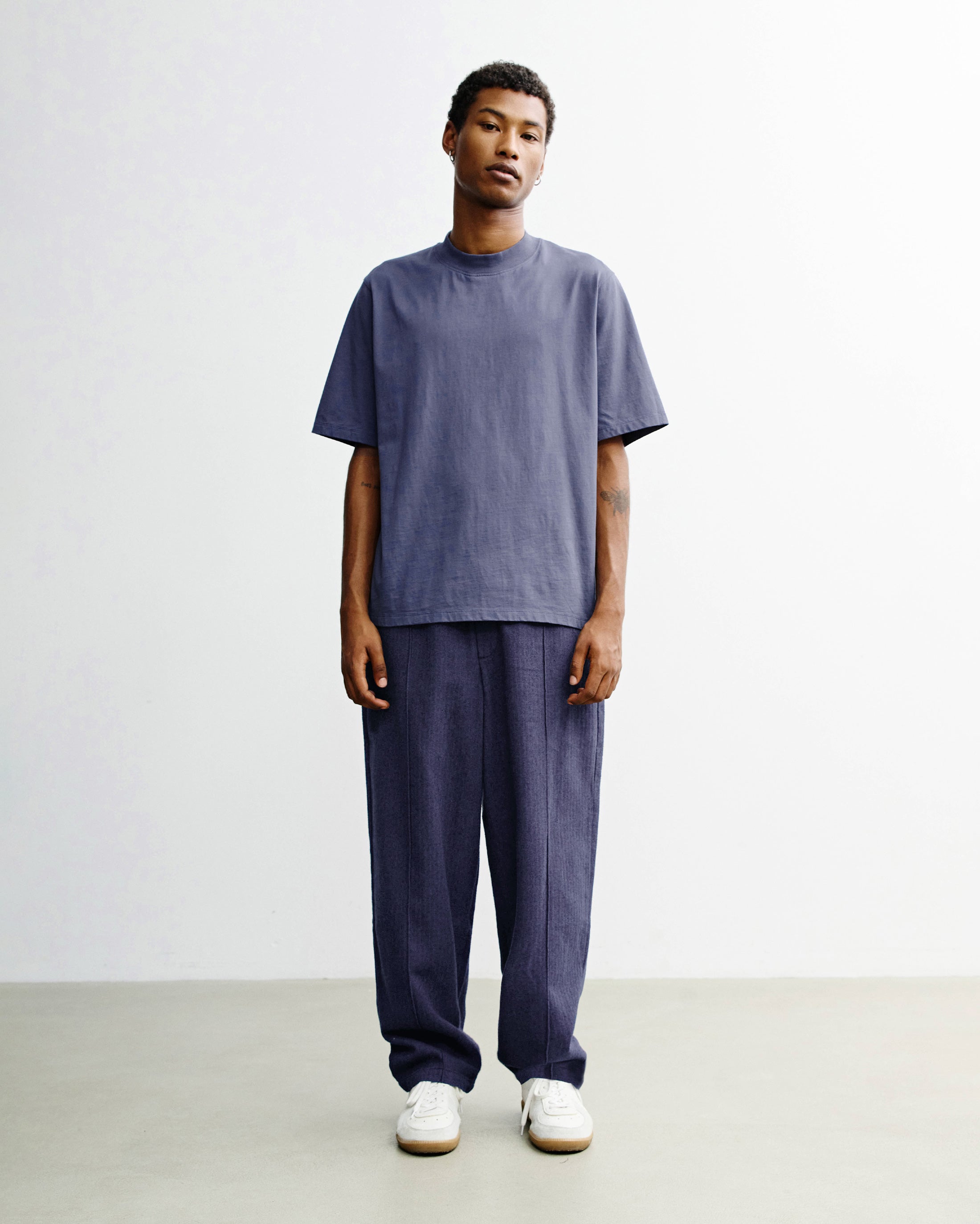 T-Shirt mit Breitem Kragen - Blau