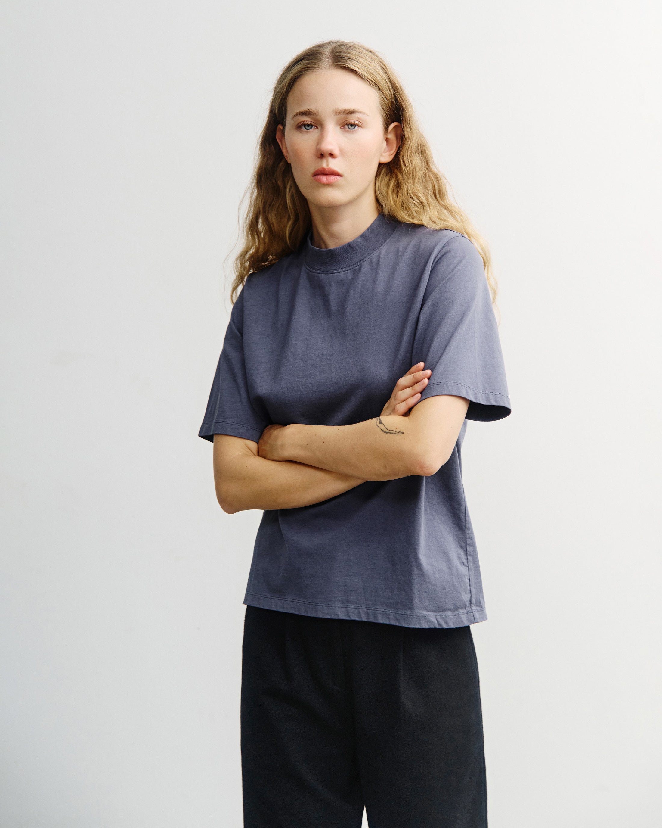 T-Shirt mit Breitem Kragen - Blau