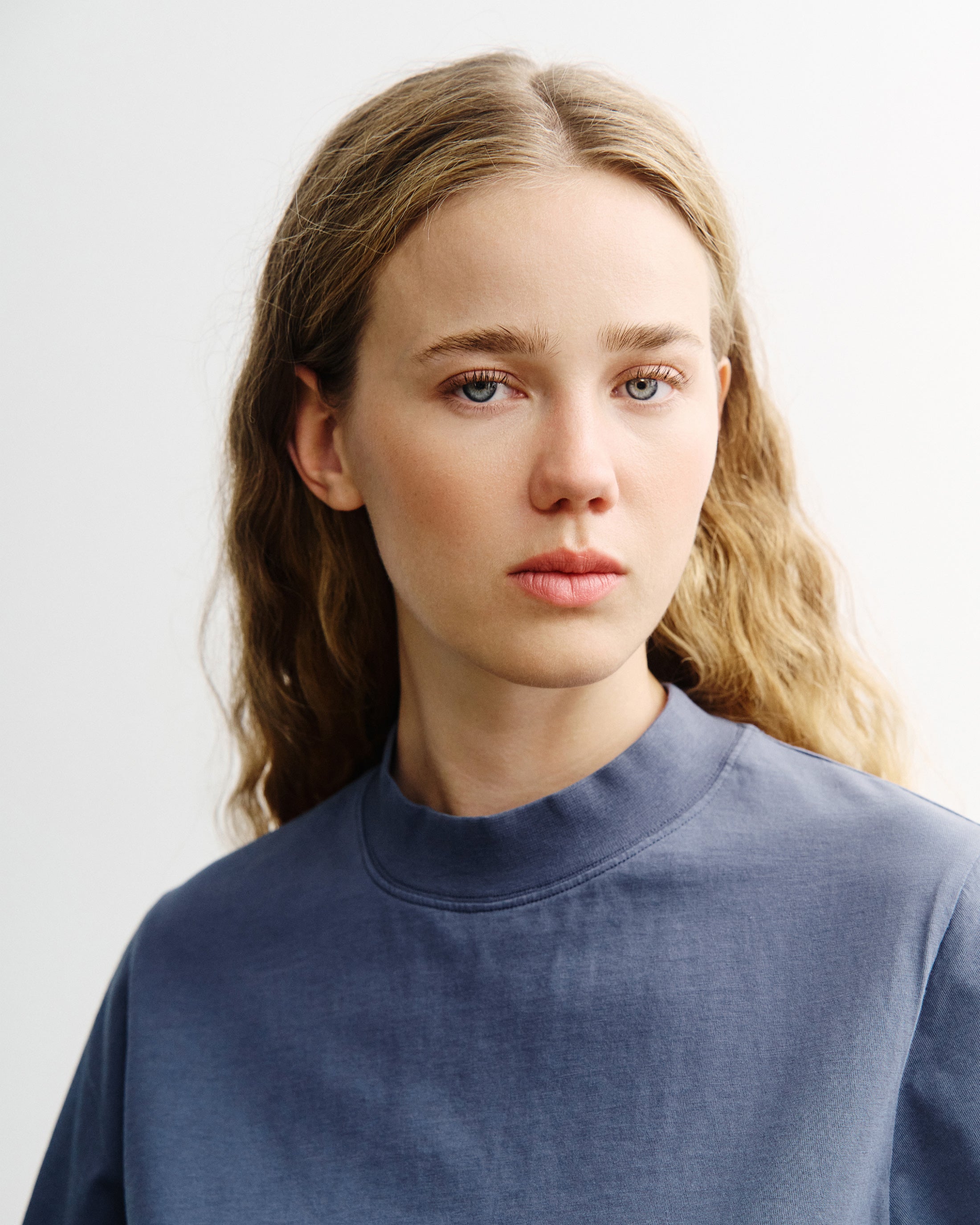 T-Shirt mit Breitem Kragen - Blau