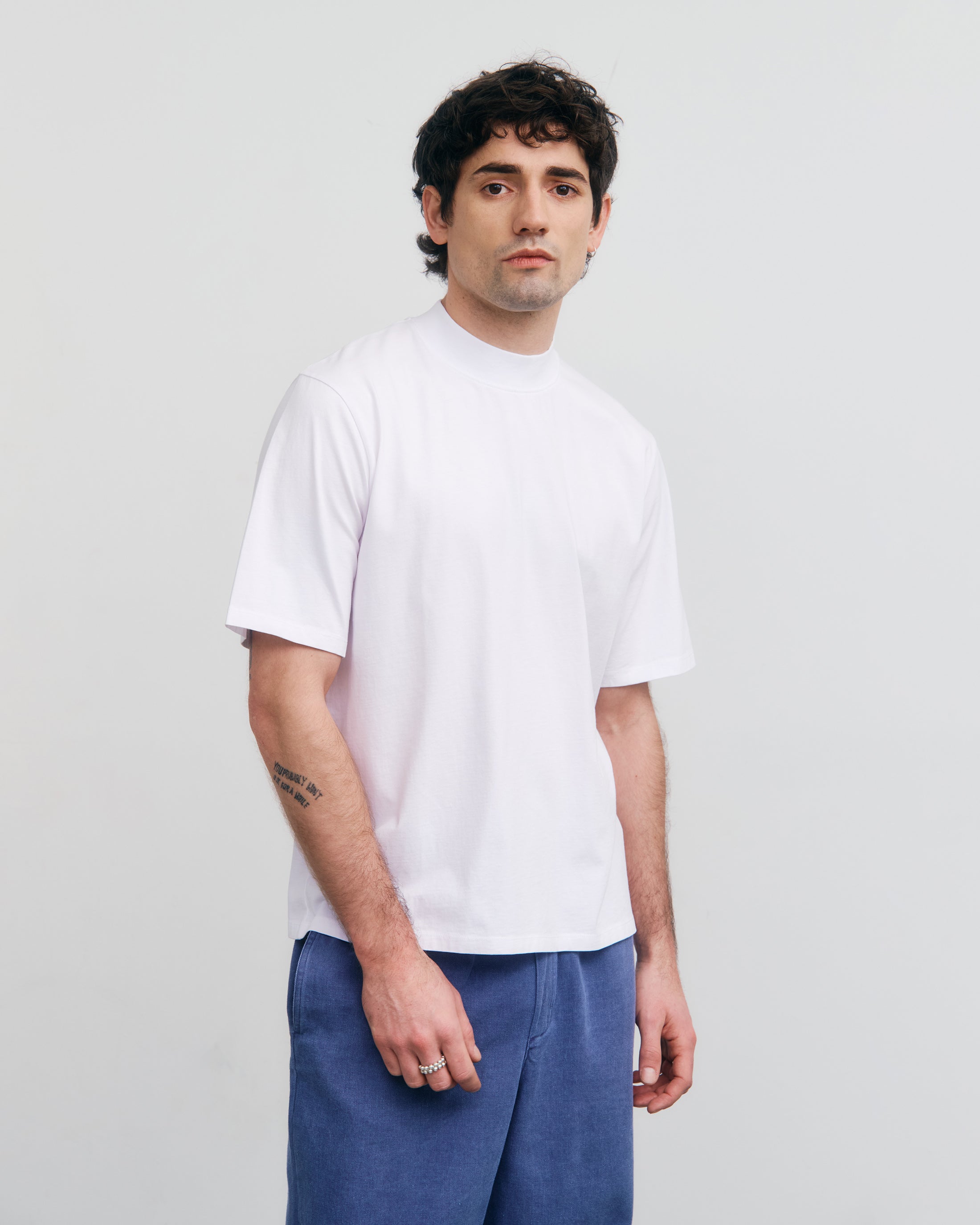 T-Shirt mit Breitem Kragen - Weiß